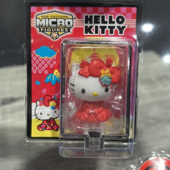 NEW: World’s Smallest Pop Culture Micro Figures: Hello Kitty in Dress - Figure - Picture 3 of 11